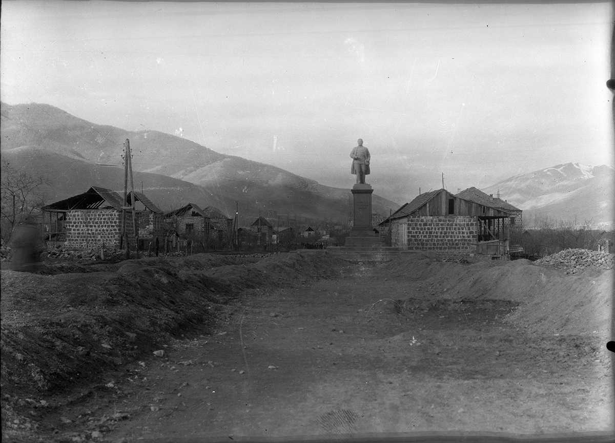 Town center with Lenin statue